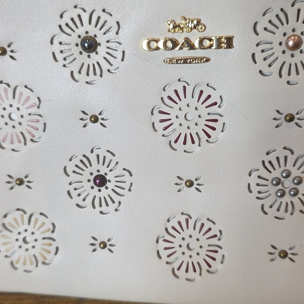 Coach Tea Rose Large Clutch - Picture 2 of 11